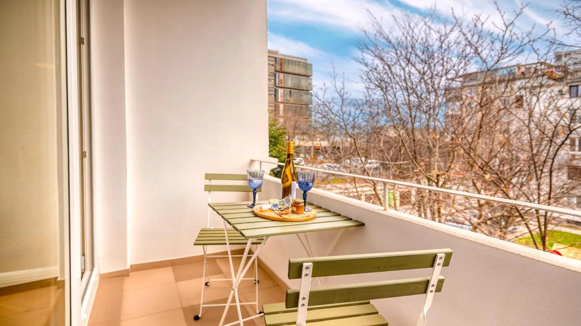 Le Soleil Apartment Varna